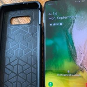 Samsung Galaxy S10e Android Smartphone